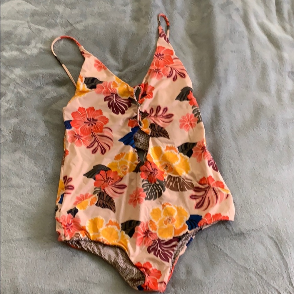 SOLD OUT EVERYWHERE Acacia Kokomo in retro